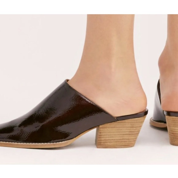 New Free People Bryant 5, 6, 7, 8, 10 Red Brown Faux Leather Wood Clogs / Mules - Picture 2 of 6